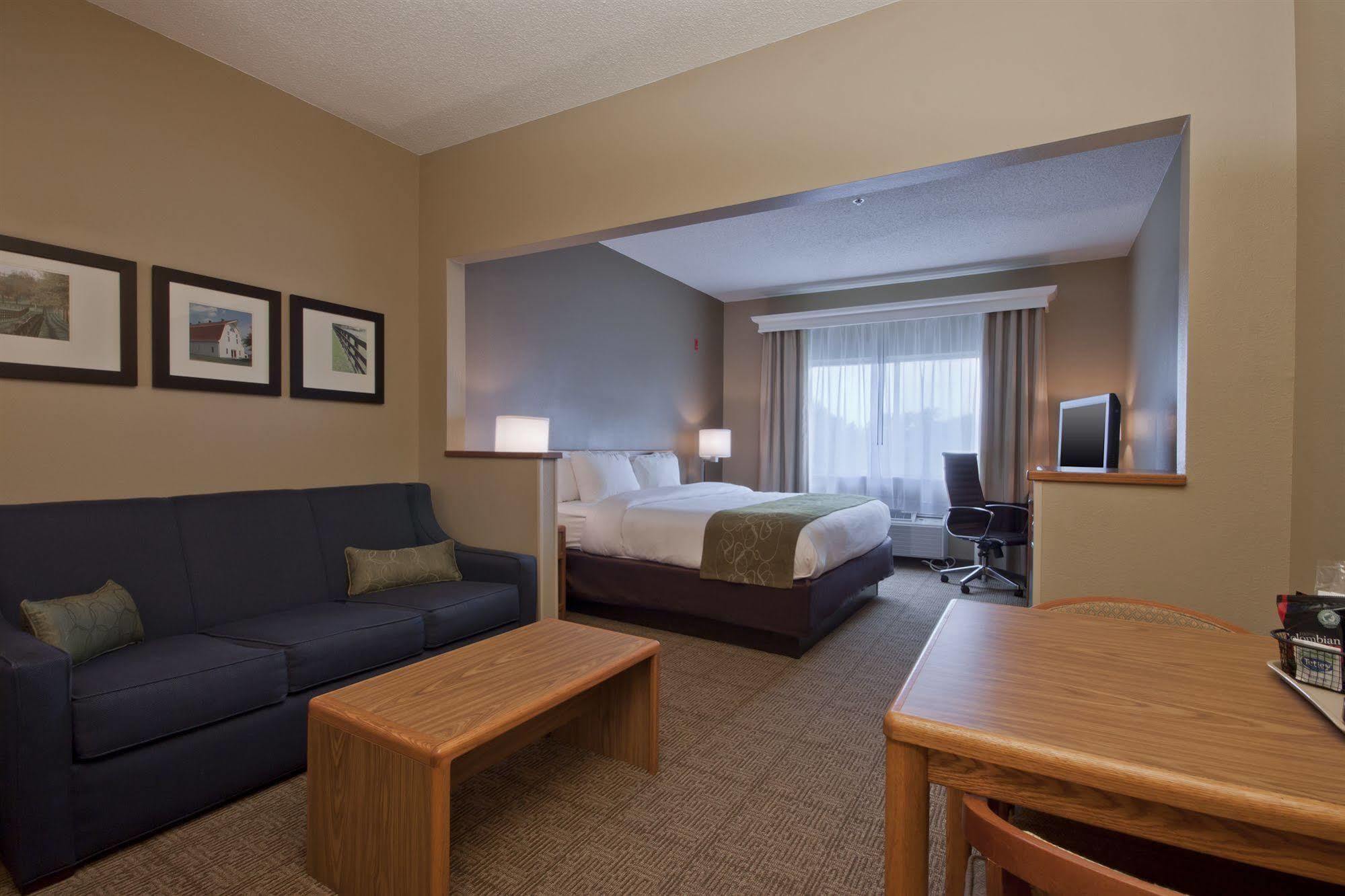 Comfort Suites Keeneland Lexington Exterior photo